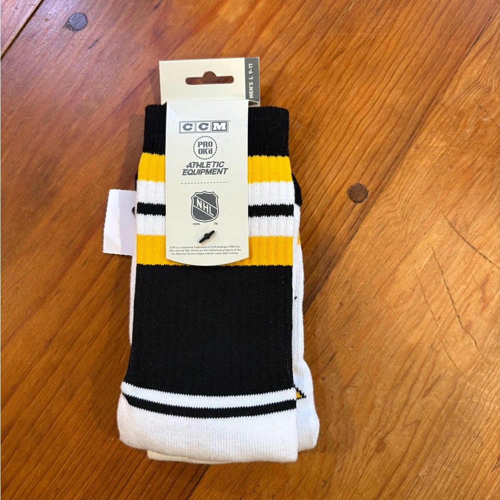 CCM Mens Socks Large 9-11 Retro NFL Pittsburg Penguins NWT